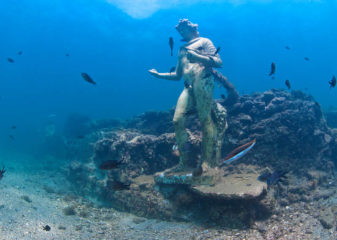 Фото Скульптура Диониса под водой. Город Байя Флегрейские поля