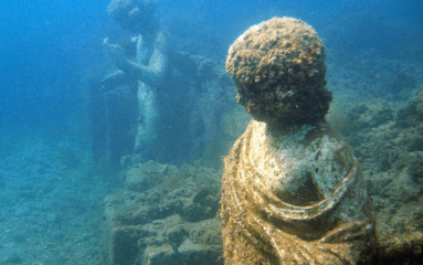 Фото Античные скульптуры под водой. Город Байя Флегрейские поля